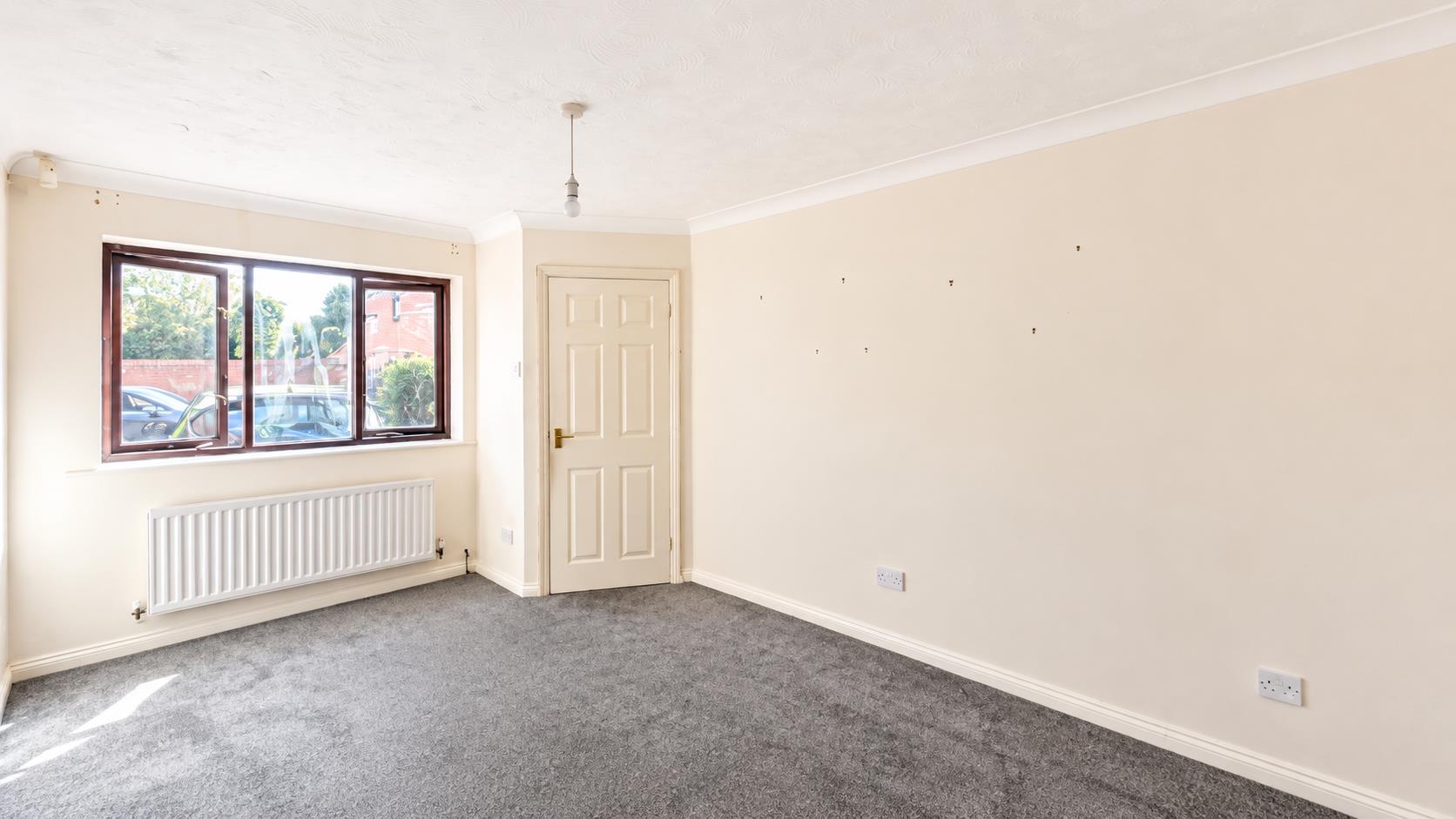 2 bed property in Wrens Park, Milton Keynes